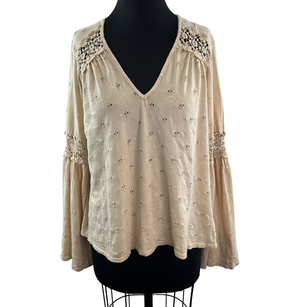 Eri + Ali Beige Eyelet Floral Lace V-Neck Bell Sleeve Pullover Top Size Medium M